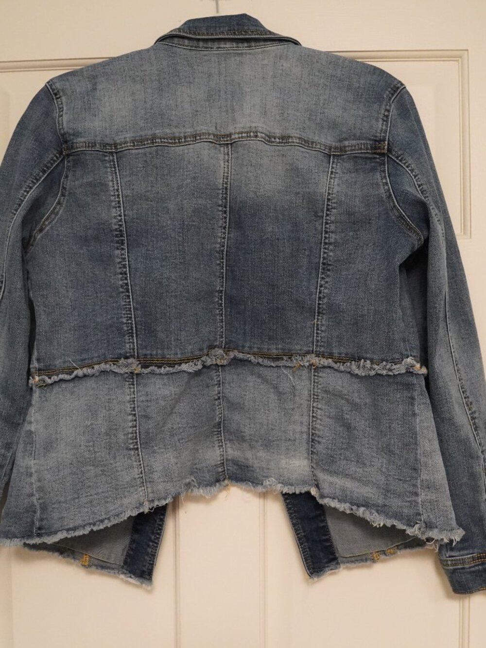 Tribal Jeans Distressed Denim Jacket Size Large Frayed Hem Button Front. Sz L. - Picture 4 of 4